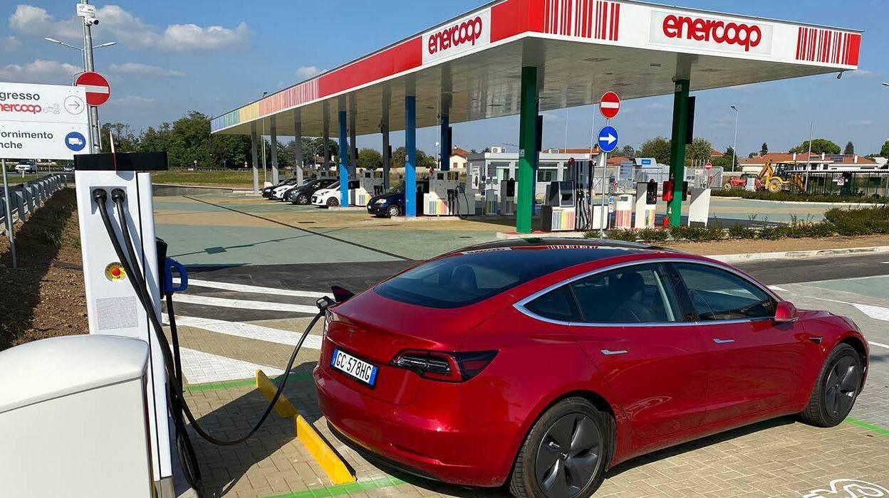 Bloomberg auto elettriche