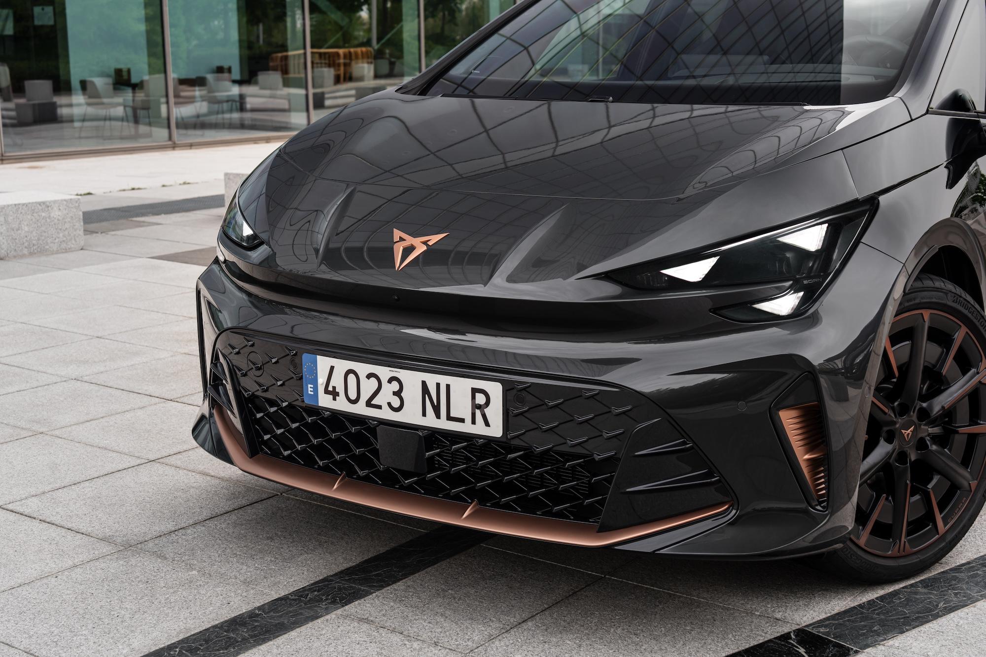 Frontale della nuova Cupra Born