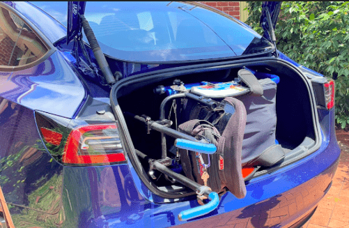 un disabile contro Tesla