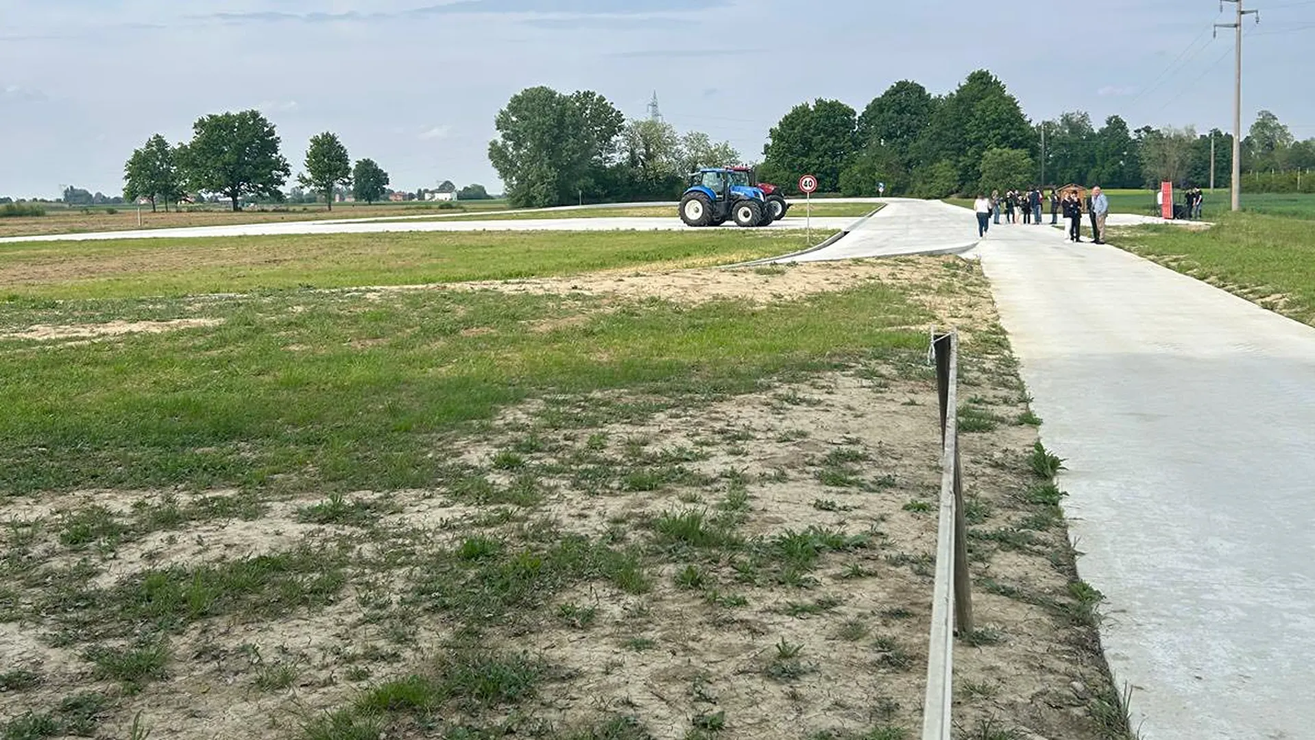La pista di collaudo di Cadriano riadattata ai veicoli di nuova generazione come i trattori a guida autonoma e i robot