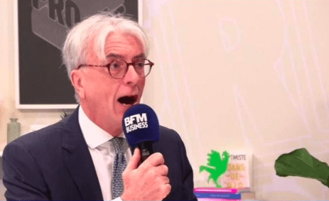 un uomo Panasonic