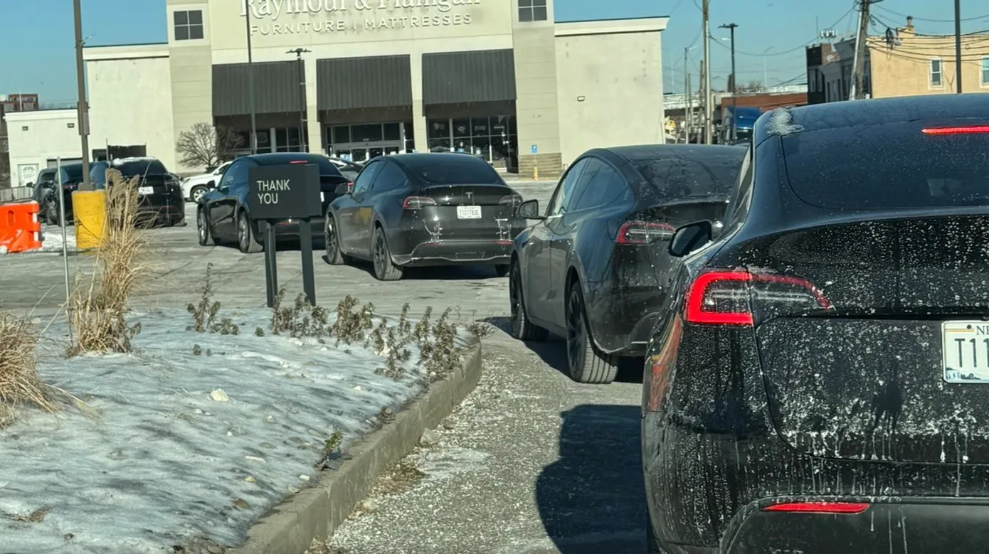 Tesla "coda virtuale" Supercharger