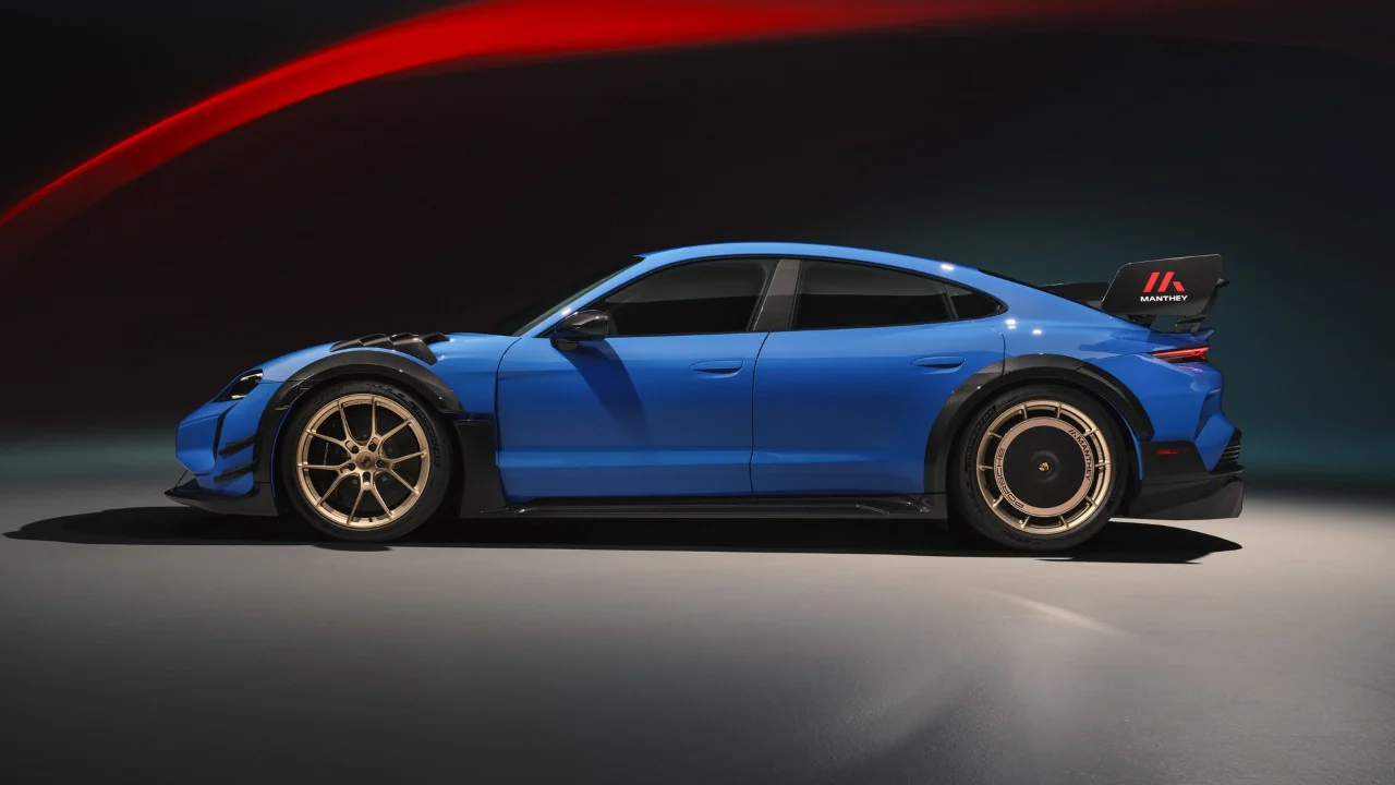 La Taycan Turbo GT con il kit Manthey protagonista al Nürburgring Porsche Taycan
