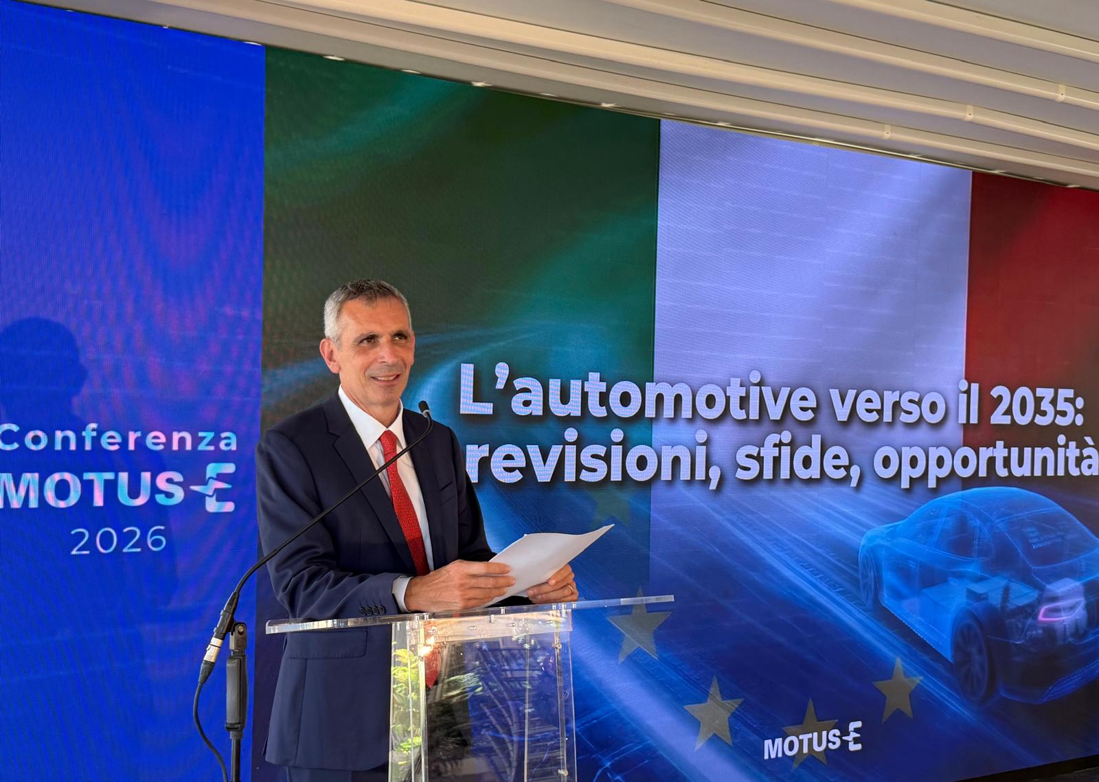 Fabio Pressi parla all'assemblea di Motus-E motus-e petrolio