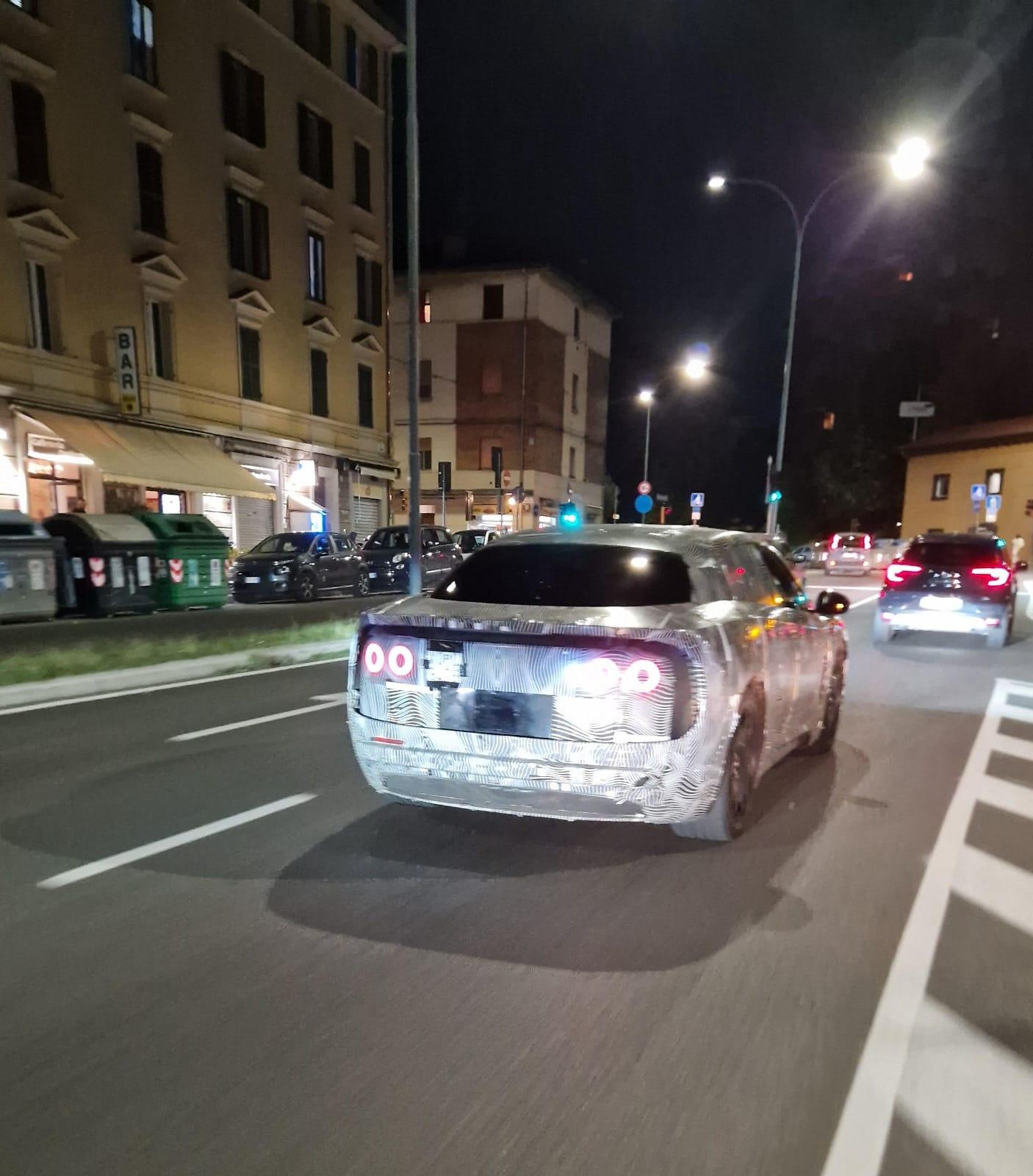Ferrari Luce camuffata su una strada bolognese sbandata di luce