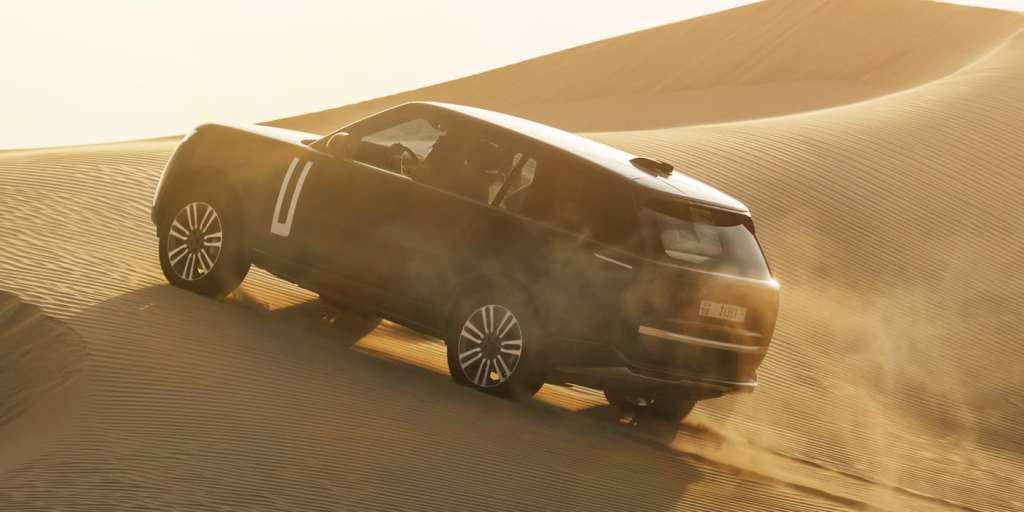Range Rover Electric nel deserto Range Rover Electric