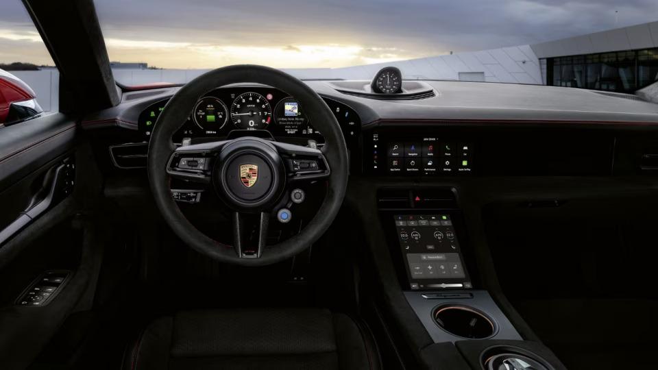 il posto guida di Porsche Taycan Porsche Taycan