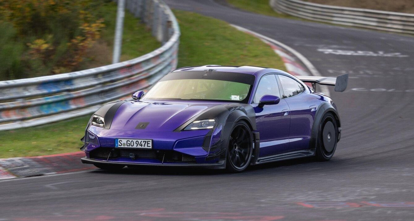 Porsche Taycan in pista Porsche Taycan