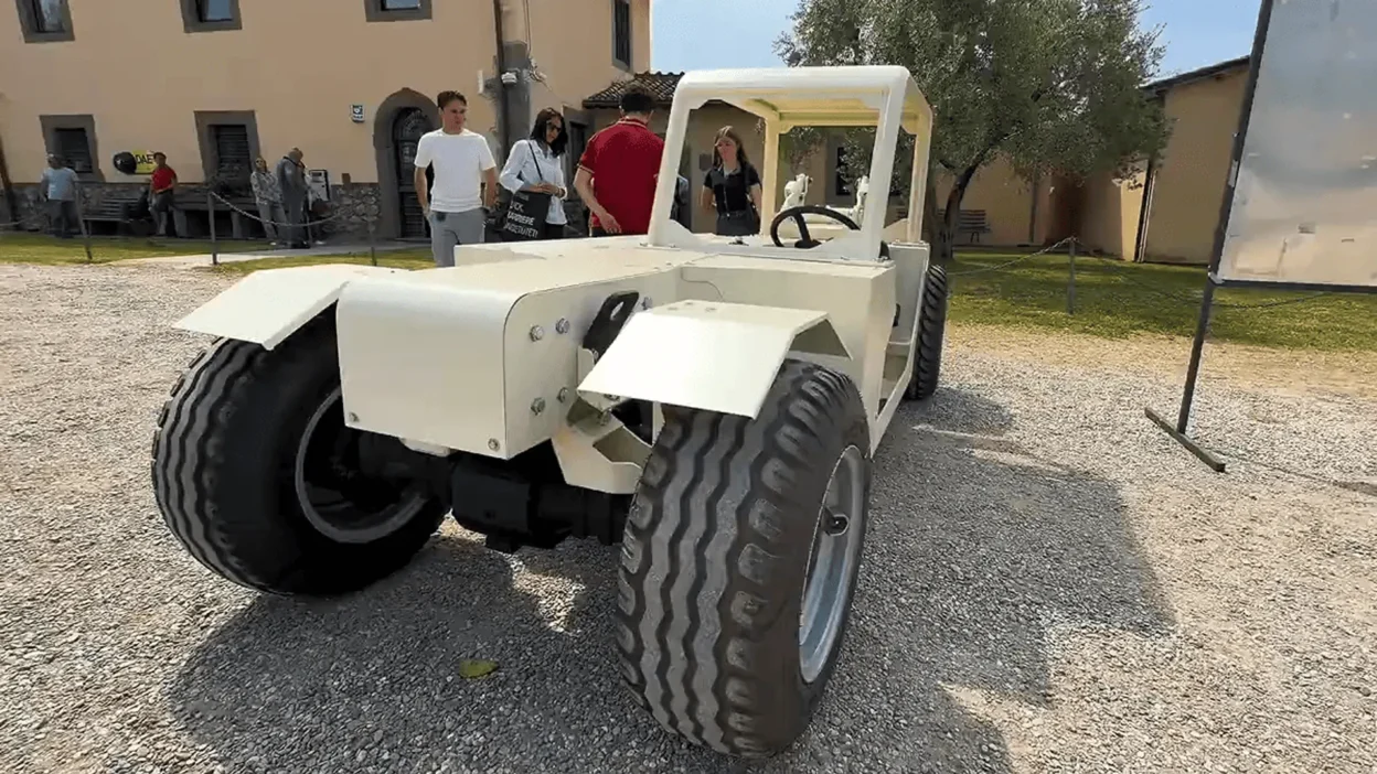Compact tractor
