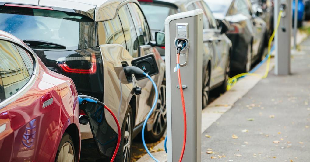 auto elettriche in ricarica auto elettriche