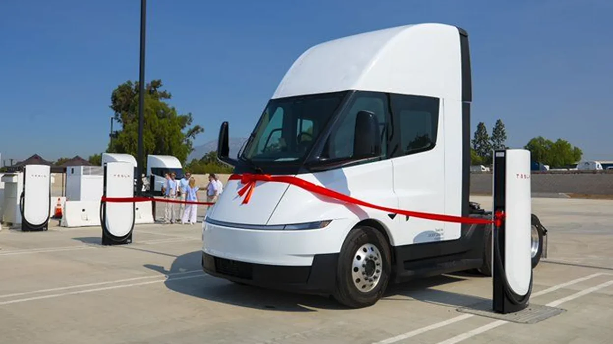 Semi Tesla ricarica