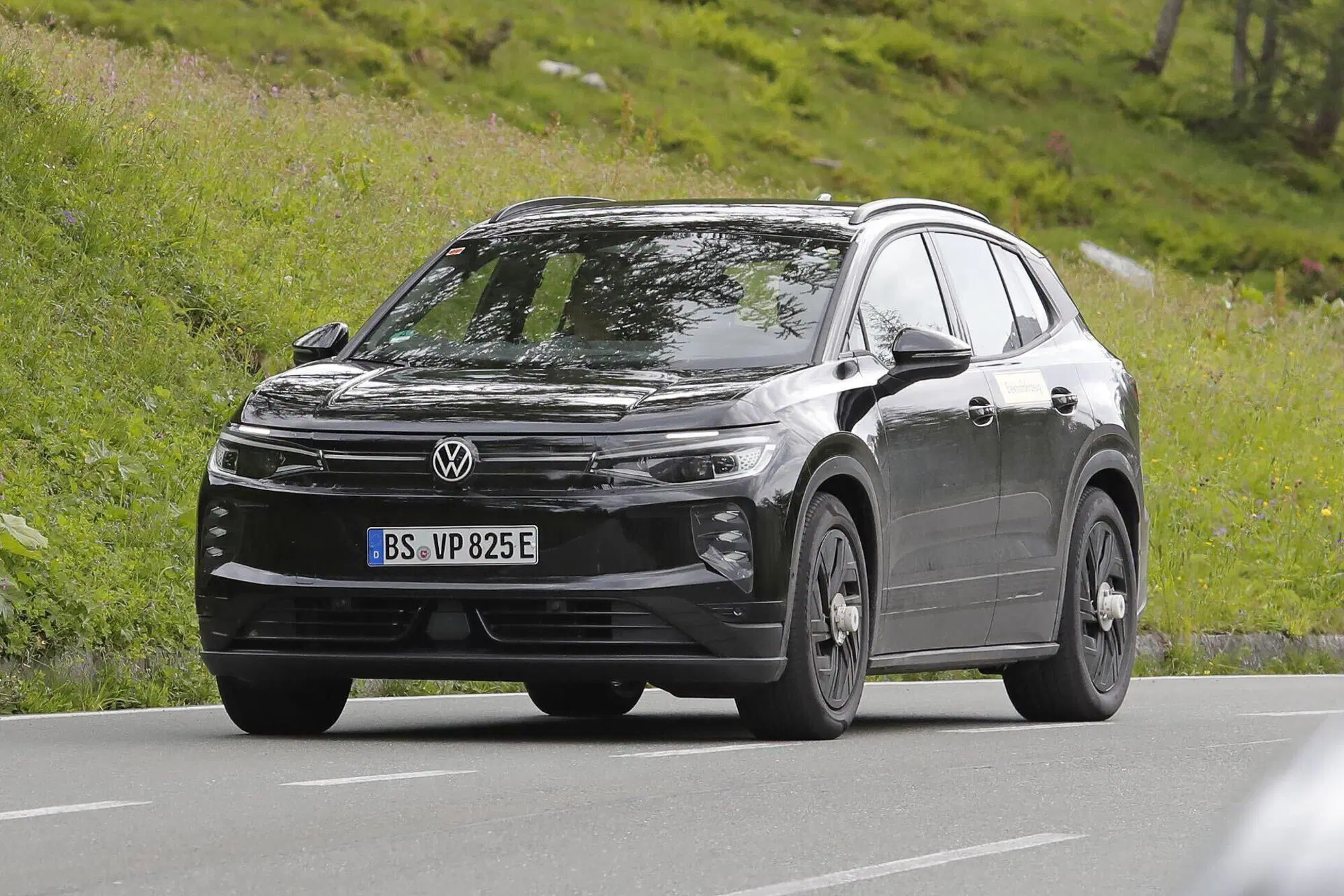 Volkswagen ID. Tiguan, visione frontale Volkswagen ID. Tiguan