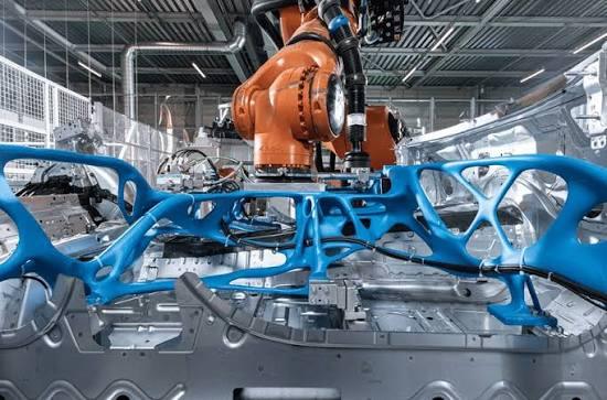un telaio auto ricavato da materiali riciclati BMW riciclo