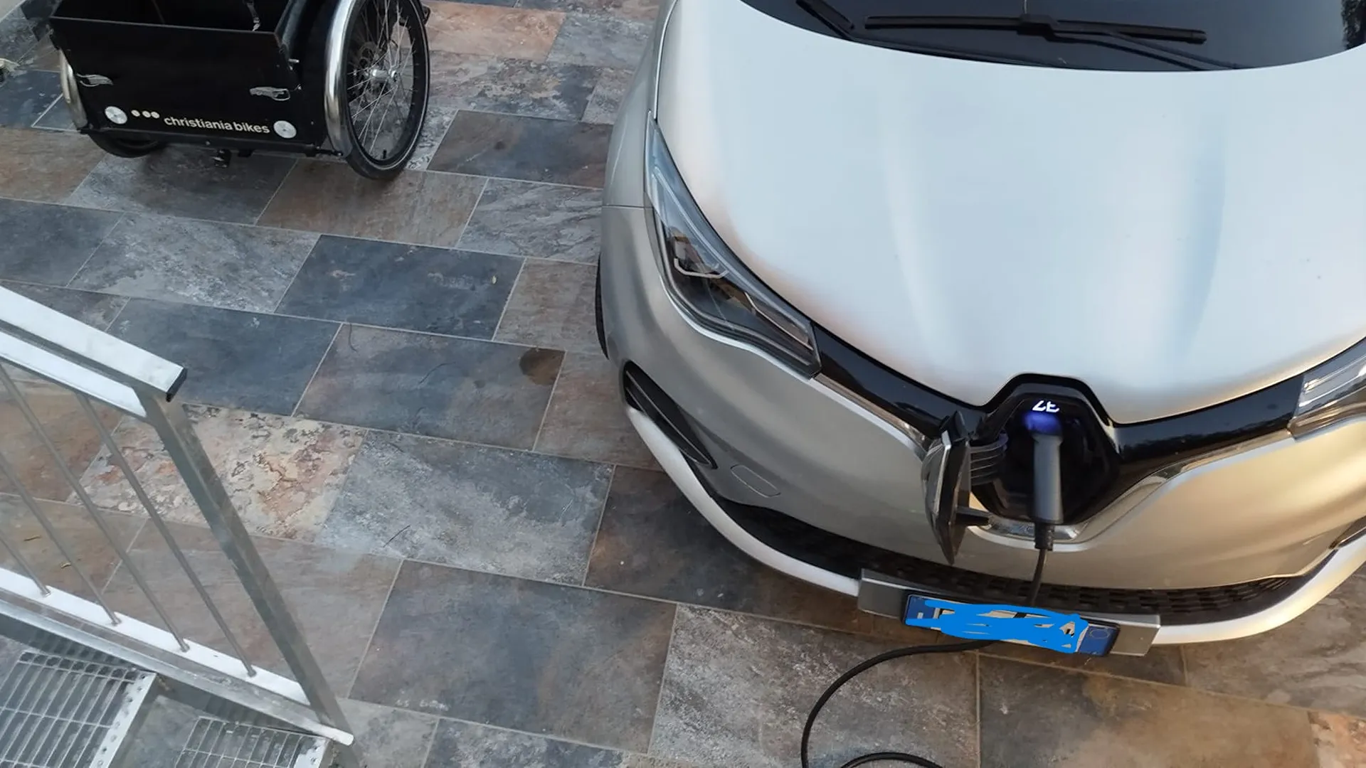 ricarica auto elettrica esclusi dal Bonus colonnine