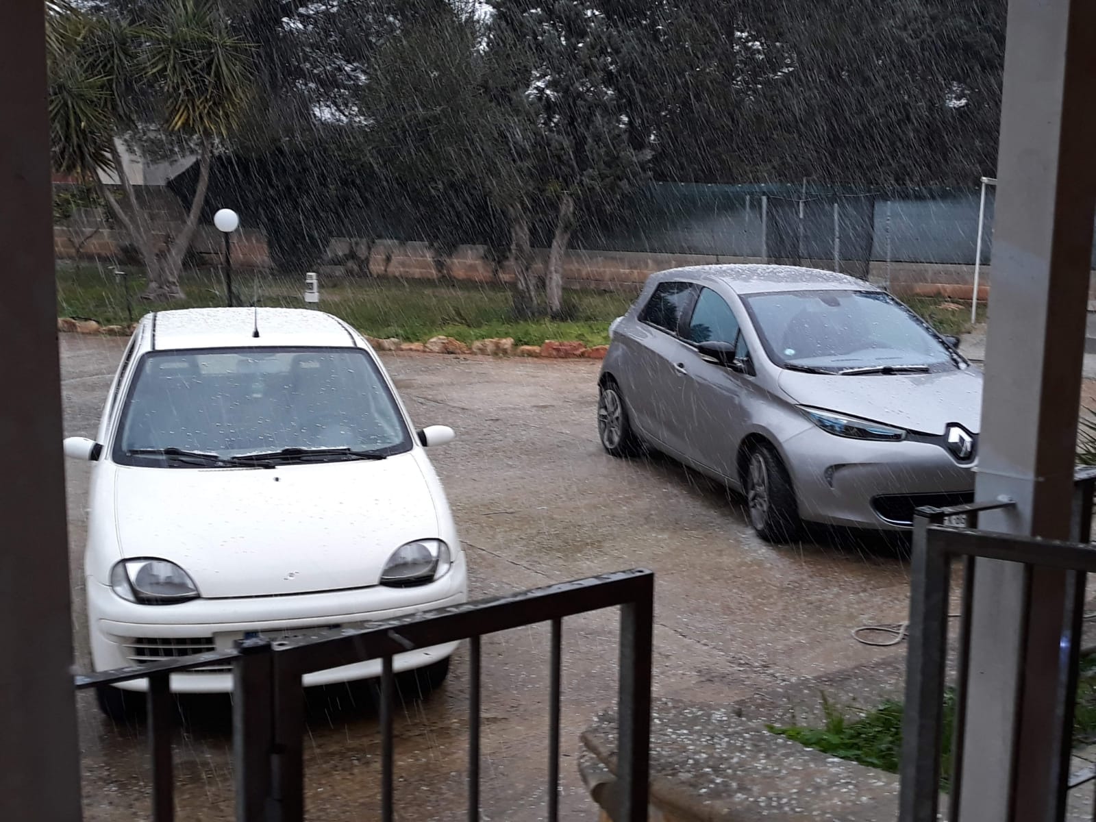Le due auto del benzinaio