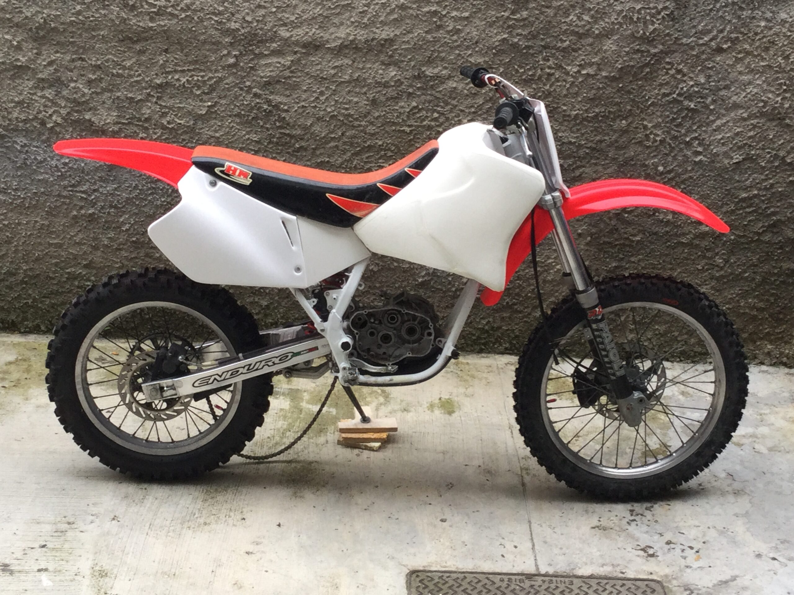 L'enduro con retrofit di Max Ratano