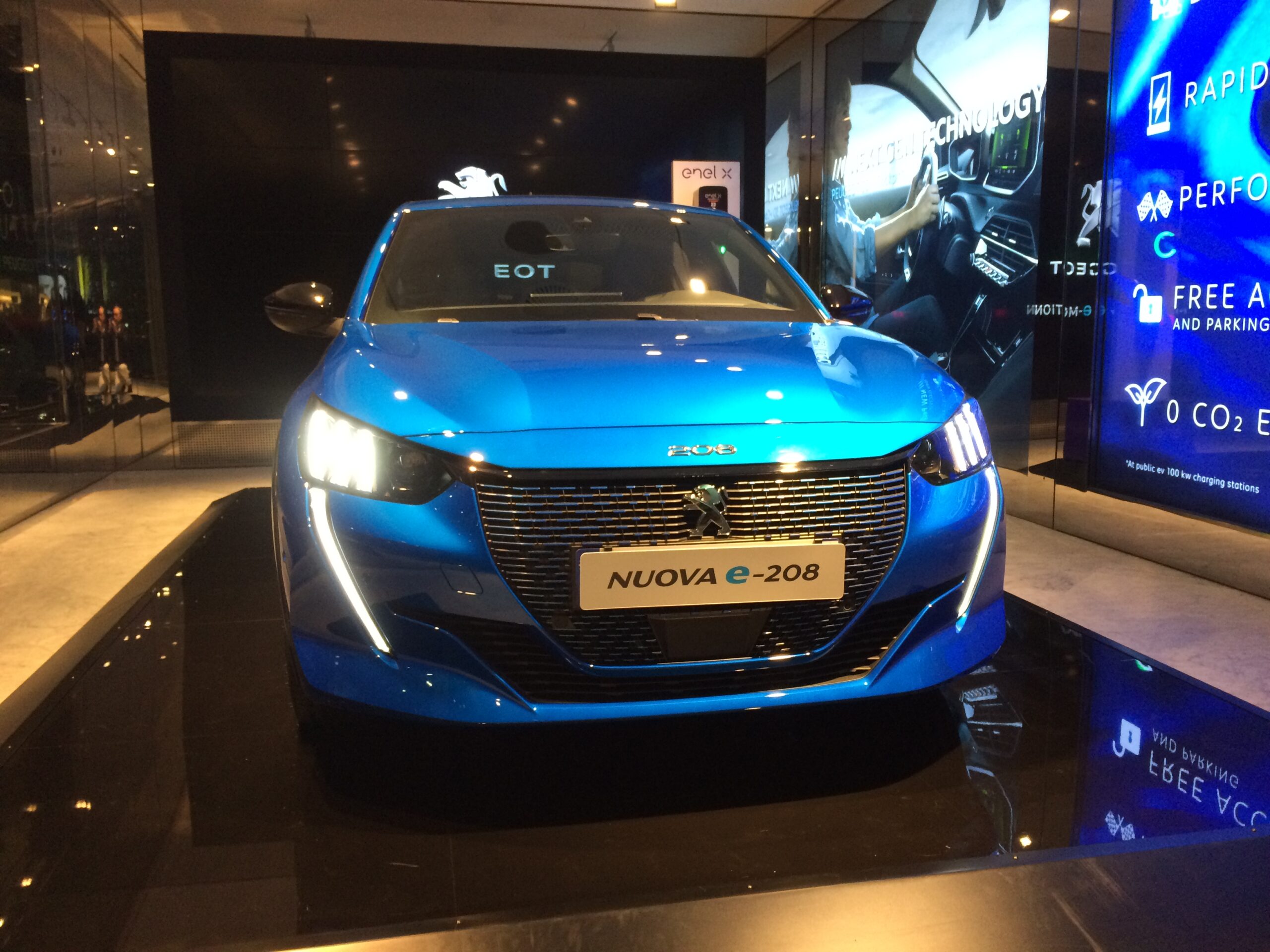 Peugeot e-208