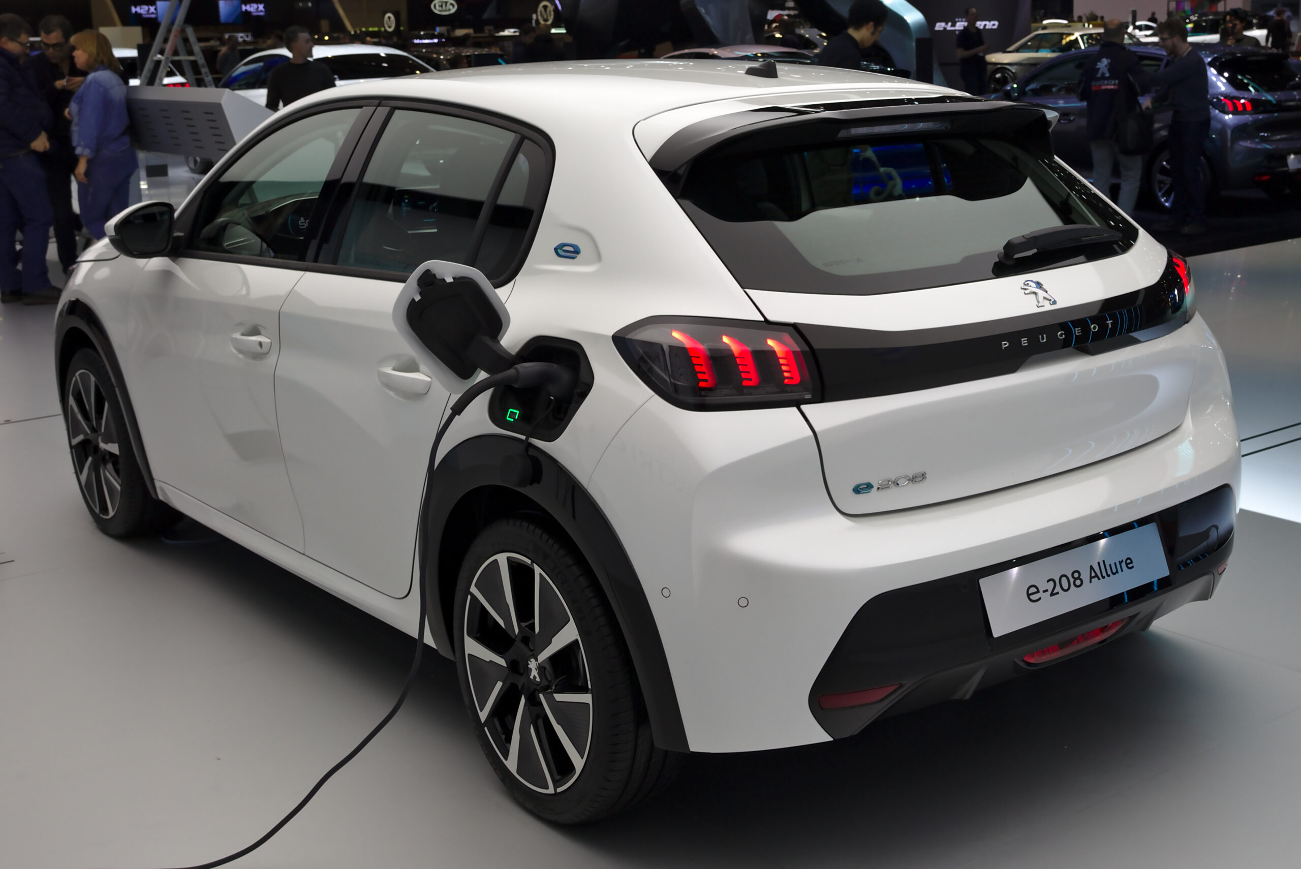 Peugeot e-208