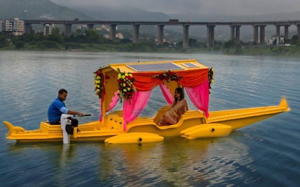 Un 'immagine di Solar Shikara Boat