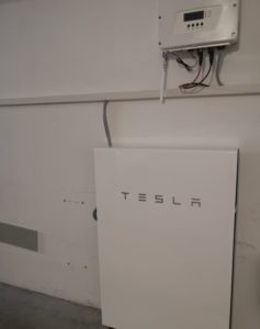 In garage un altro marchio Tesla