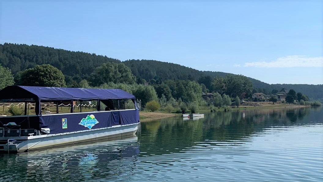 La barca e uno scorcio paesaggistico