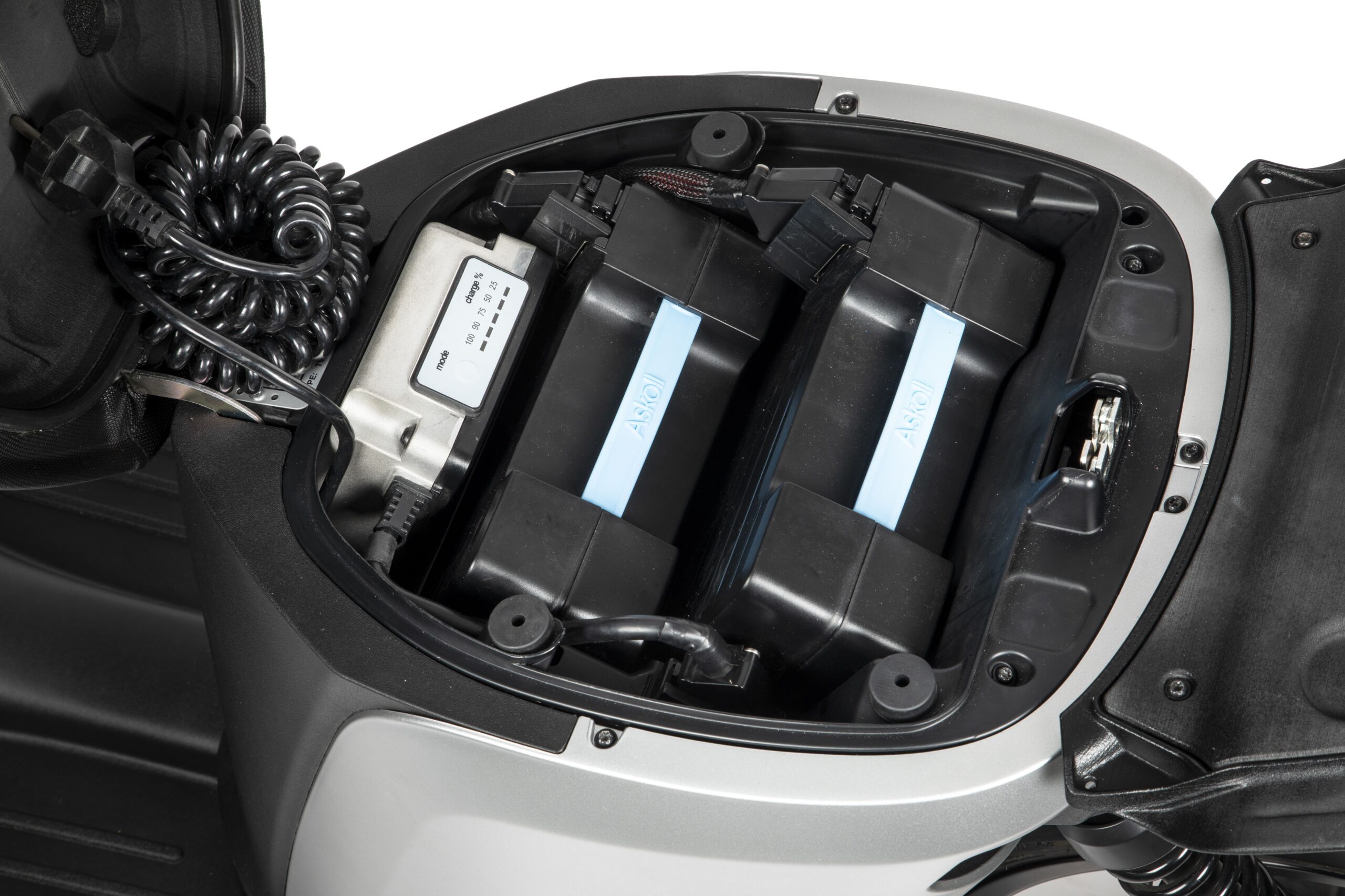 Il tuo scooter è fermo? Come preservare le batterie e il resto