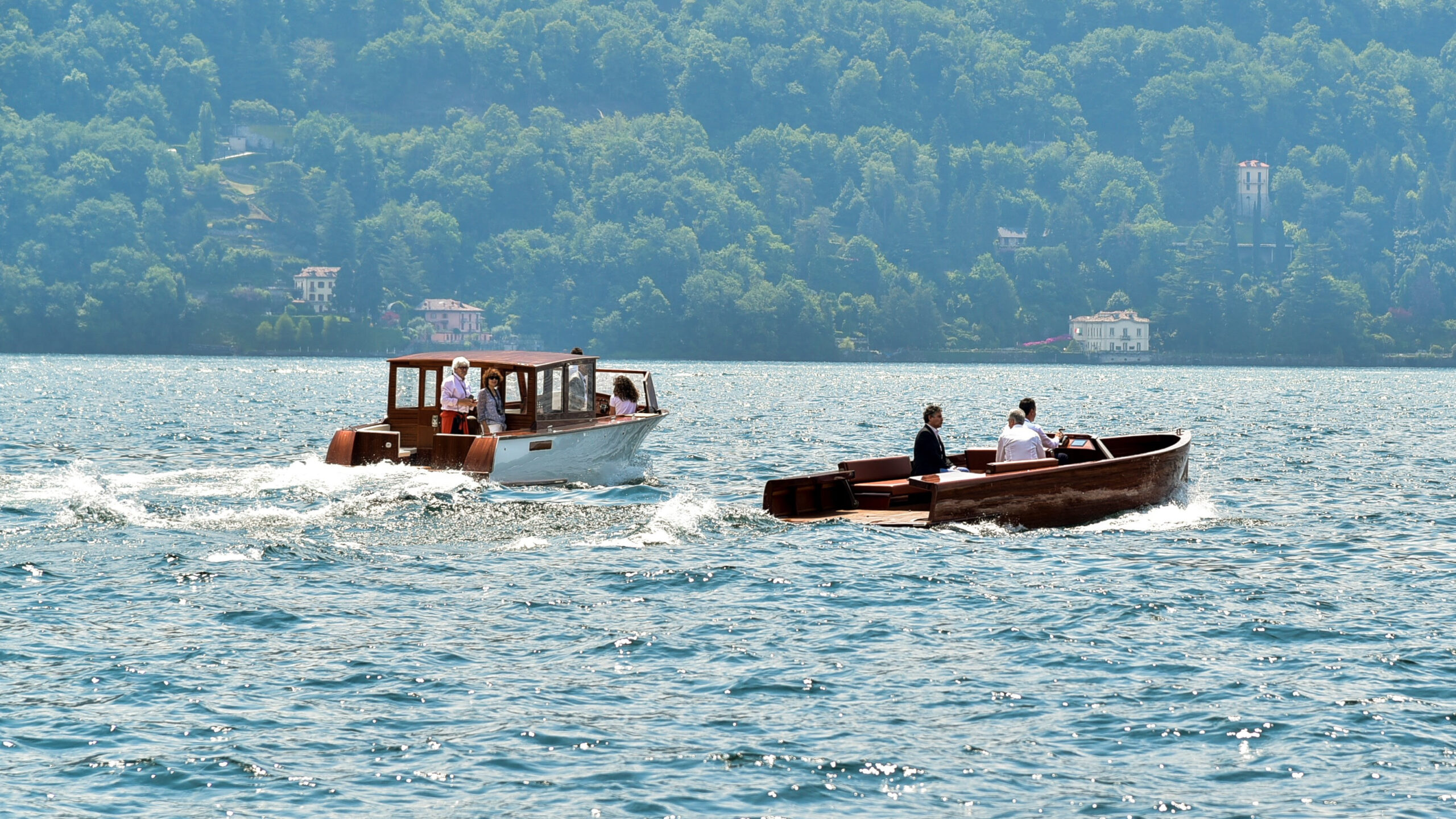 Le due barche elettriche del cantiere Riva