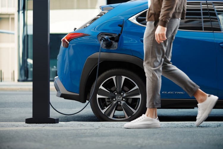 Anche Lexus