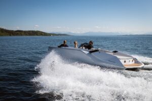 Con il motore da 100 kW più velocità ed autonomia