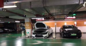 Tesla danneggiata Shangai